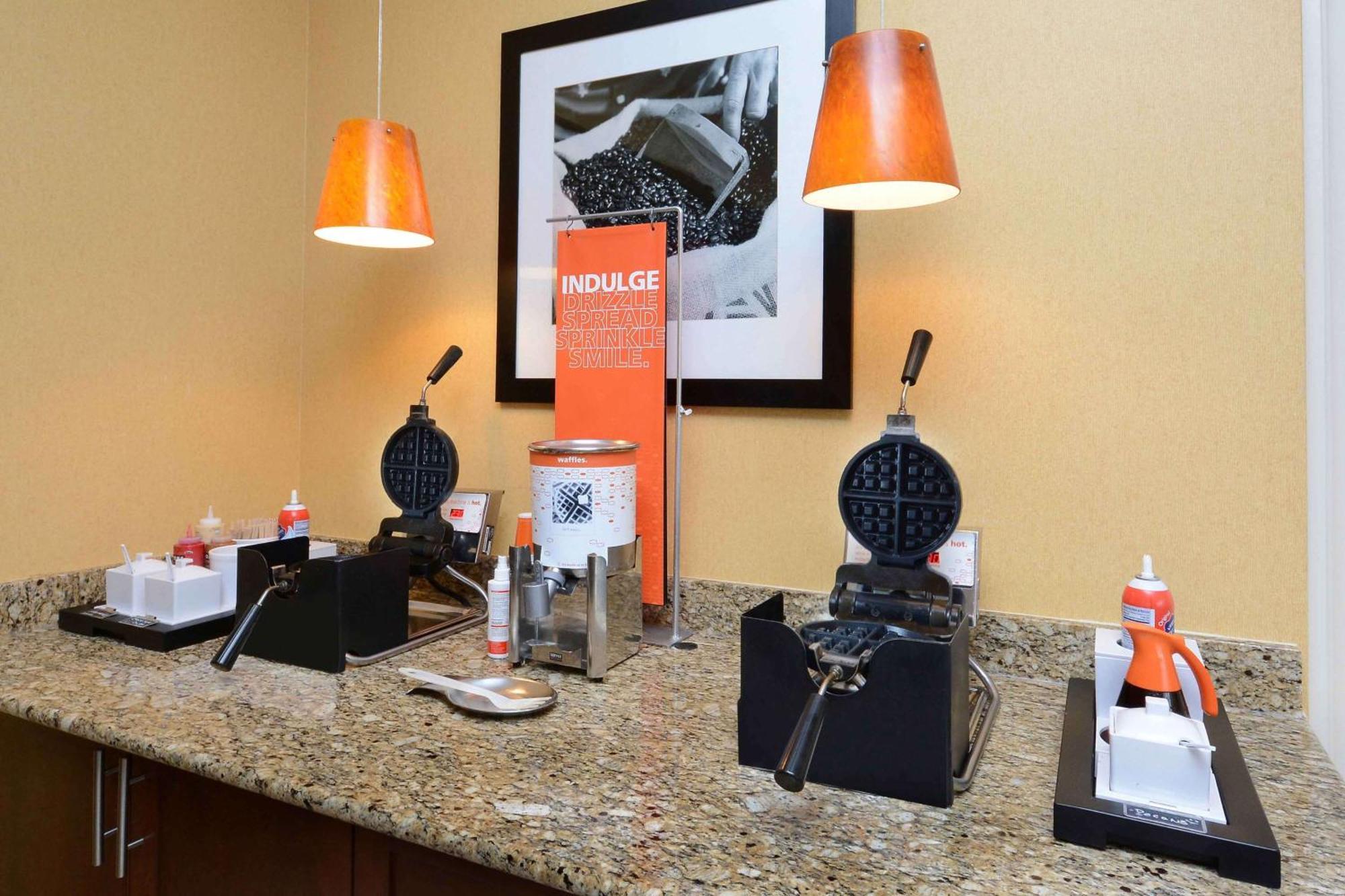 Hampton Inn Fayetteville Fort Bragg Экстерьер фото