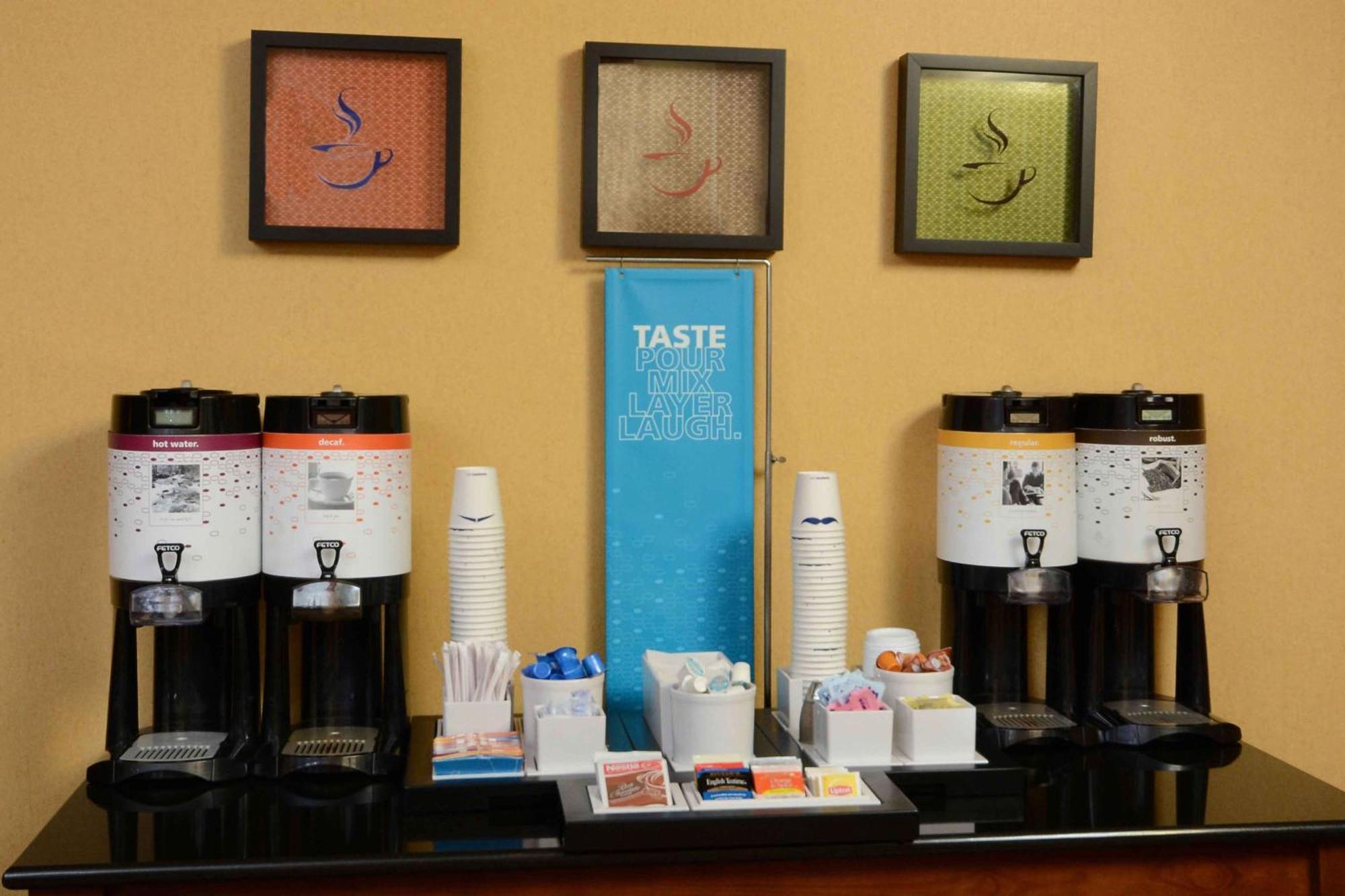 Hampton Inn Fayetteville Fort Bragg Экстерьер фото
